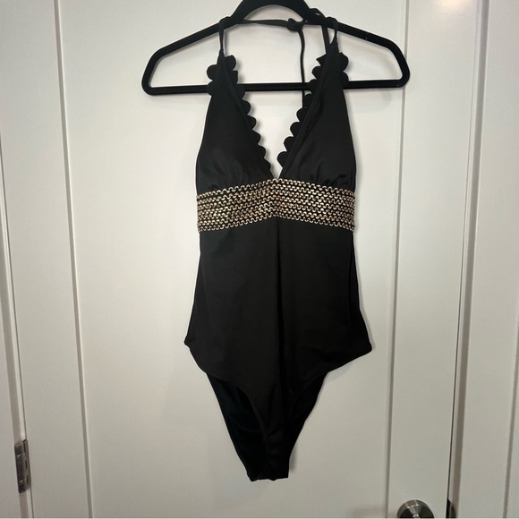Gold Contrast-Stitching Scalloped Halter One Piece Swimsuit - Picture 10 of 15